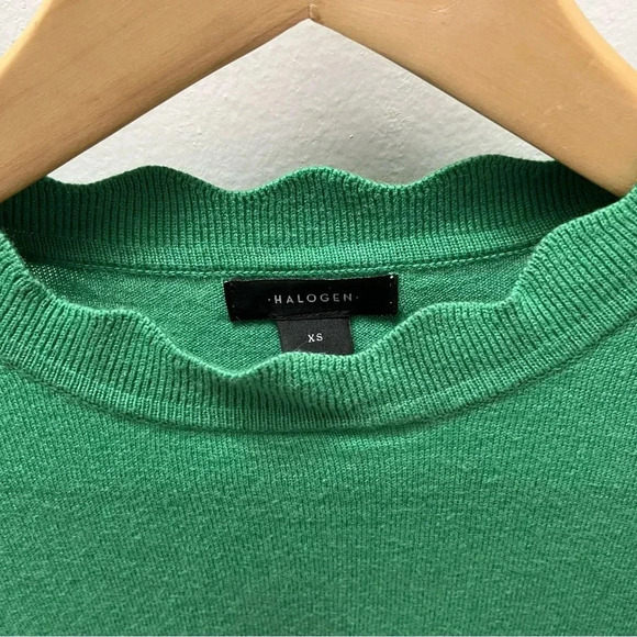 Green 3/4 length scallop neck lightweight Halogen sweater size xs - Picture 2 of 3